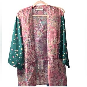 🌸 #3019-15.  BCBGeneration Pink and Green Floral Kimono